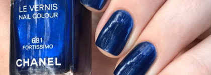 Изумительный сапфир: Chanel Le Vernis Nail Colour #681 Fortissimo