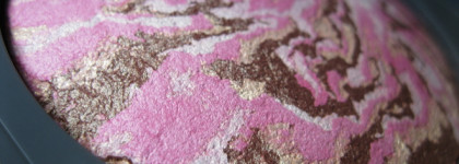 Не розовые розы: сияющие компактные запечённые румяна Alix Avien baked blush #102 Dirty Rose