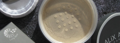 Бархатная матирующая рассыпчатая пудра на замену Fenty и Caron: Alix Avien Loose Powder