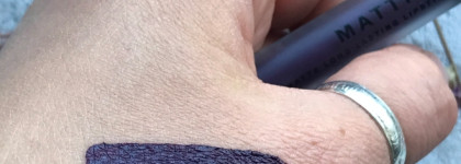 Influence Beauty стойкая жидкая матовая помада Mattrix в оттенке 12 - драма вошла в чат