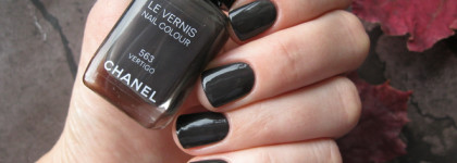 Грязь с изюминкой: уютный лак Chanel Le Vernis Nail Colour #563 Vertigo