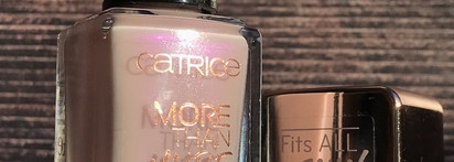 Ещё один нескучный нюд с розовым шифтом: Catrice More Than Nude Nail Polish 08 Shine Pink Like A