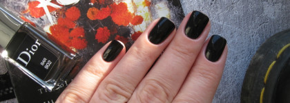 Dior Vernis Nail Lacquer Bar #902: чёрный лак с искрами для особо случая