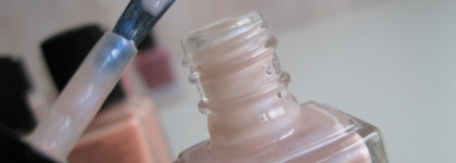 Нюд на любой вкус: свотчи и коллекция в 10 лаков Catrice More Than Nude