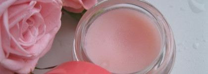 Бальзам для губ с розой Nuxe Hydrating Lip Balm Very Rose - свежая интерпретация классики