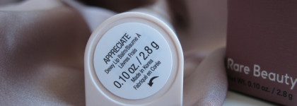 Rare Beauty With Gratitude Dewy Lip Balm Appreciate: драма из-за бальзама