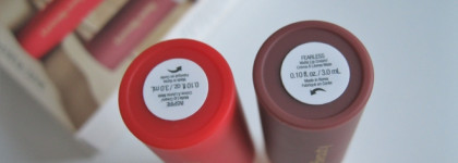 Если сложно выбрать, берите две: матовая помада-суфле Rare Beauty Matte Lip Cream оттенки Inspire и Fearless