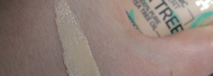 Под красную помаду: антибактериальный матирующий тон Eveline Сosmetics Botanic Expert Tea Tree в оттенке 01 Porcelain