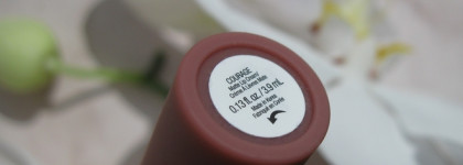 Свои губы ещё лучше: пудровая матовая нюдовая помада Rare Beauty Matte Lip Cream Courage