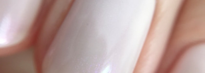 Нежный нюдовый лак Catrice More Than Nude Nail Polish 16 Hopelessly Romantic: образцовый розовый жемчуг