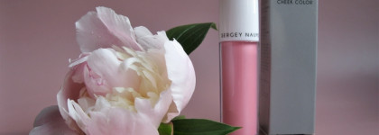 Ожидаемо освежающие, неожиданно нежные жидкие румяна Sergey Naumov Cheek Color оттенок Keep On Loving