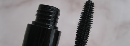 Блогеры продали: лучшая чёрная тушь в 2023 году L'avant Laboratory Manifest Volumizing & Lengthening Mascara