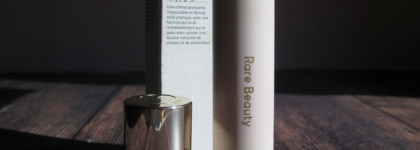 Самый нерыжий из рыжих бронзеров в стике Rare Beauty Warm Wishes Effortless Bronzer Stick в оттенке Happy Sol #89