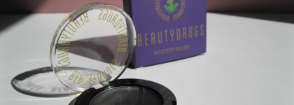 Ничего необычного, просто чёрные кремовые румяна Beautydrugs Mystery Blush оттенок Mauve