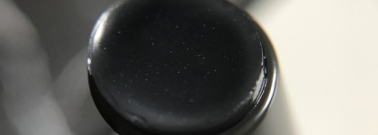 Опять перец! Черный бальзам для губ MAC Cosmetics Squirt Plumping Gloss Stick оттенок Jet #98