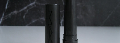 Опять перец! Черный бальзам для губ MAC Cosmetics Squirt Plumping Gloss Stick оттенок Jet #98