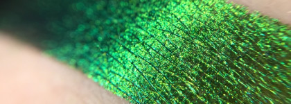 Инопланетные зелёные мультихромные смоки в стиле Натальи Шик