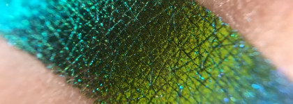 Инопланетные зелёные мультихромные смоки в стиле Натальи Шик