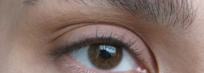 Halloween 2023: простой и яркий вечерний макияж в цветах праздника