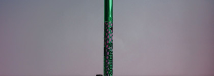 Новинка Beauty Bomb UFO карандаш дуохром 03 Wait A Minute: мельчайший глиттер сложного оттенка