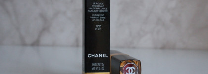 Зимняя находка: увлажняющая помада-блеск Chanel Rouge Coco Flash Hydrating Vibrant Shine Lip Colour 122 Play