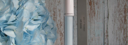 Невозможно оставить без внимания голубой блеск для губ Sergey Naumov Lip Gloss Replicant 0058