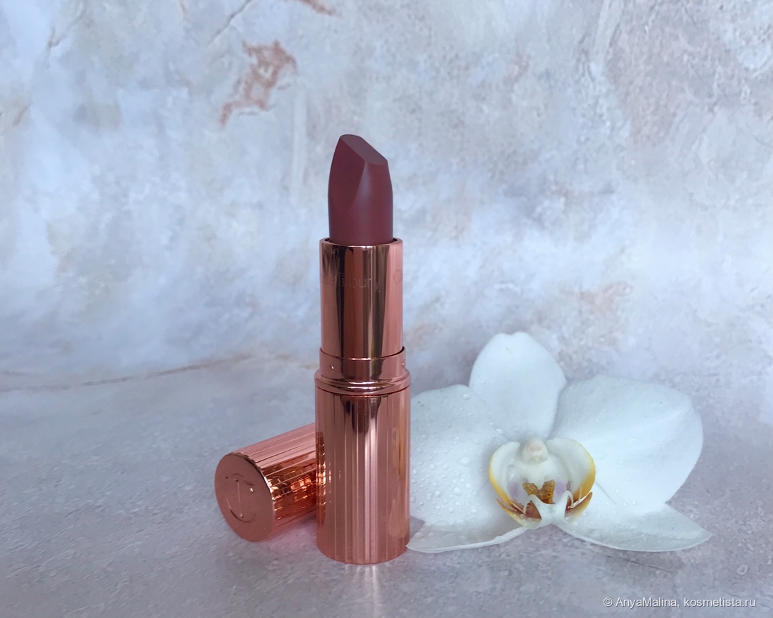 Charlotte Tilbury Matte Revolution Luminous Modern-Matte Long-Lasting Lipstick в оттенке Very Victoria