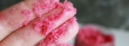 Смотрю в зубы дарёному коню: малиновый сахарный скраб для сладких грез Laboratorium 300 мл