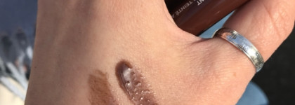 Тренды всегда про молодость: хайповый пептидный блеск-тинт Rhode Peptide Lip Tint Espresso