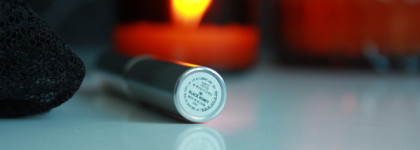 Хайповее некуда: от Тиктока до Парижа, как из каждого утюга лезет помада бальзам Clinique Almost Lipstick Black Honey