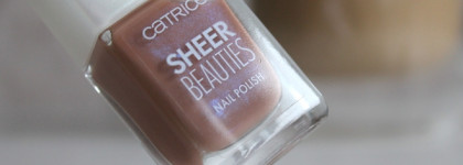 Можно ли войти в одну и ту же реку дважды? Нюдовый лак c голубым наношиммером Catrice Sheer Beauties Nail Polish 060 Love You Latte