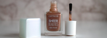 Можно ли войти в одну и ту же реку дважды? Нюдовый лак c голубым наношиммером Catrice Sheer Beauties Nail Polish 060 Love You Latte