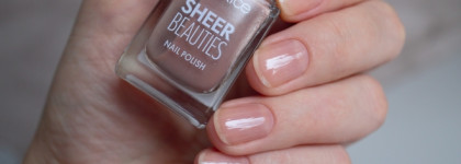 Можно ли войти в одну и ту же реку дважды? Нюдовый лак c голубым наношиммером Catrice Sheer Beauties Nail Polish 060 Love You Latte