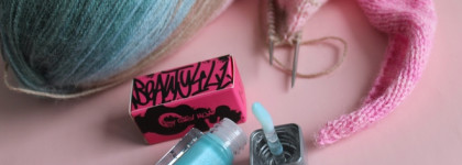 Голубой блеск для губ Ne Blednaya By Gev MUA в оттенке House Of Ravens: немного недо