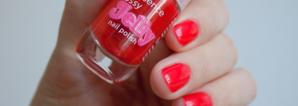 Красный, значит новогодний: лак-стекло или желе Essence Glossy Jelly Nail Polish 03 Sugar High