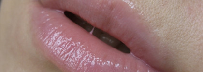 Divage Marbled Lip Balm: мраморный блеск-бальзам для губ