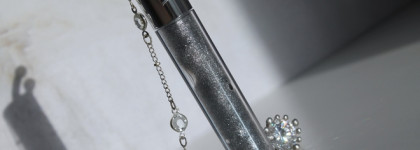 Глиттер в блеске: да или нет? Isamaya Liplacq Maximizing Lip Serum 2.0 Metal сыворотка-тинт с эффектом увеличения губ