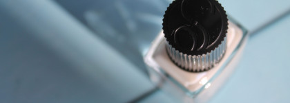 Голубая жемчужина: свадебный лак с микрошиммером и пыльцой Catrice More Than Nude Nail Polish 02 Pearly Ballerina