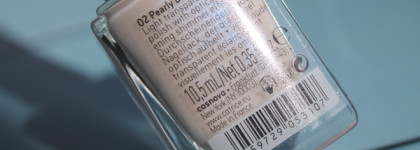 Голубая жемчужина: свадебный лак с микрошиммером и пыльцой Catrice More Than Nude Nail Polish 02 Pearly Ballerina