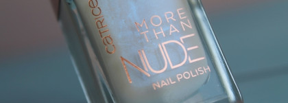 Голубая жемчужина: свадебный лак с микрошиммером и пыльцой Catrice More Than Nude Nail Polish 02 Pearly Ballerina
