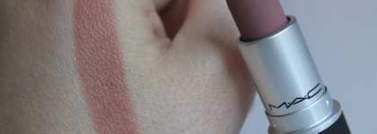 Лучшая матовая пуля: Mac Powder Kiss Lipstick 931 Teddy 2.0 - идеальный вельветовый нюд без сухости