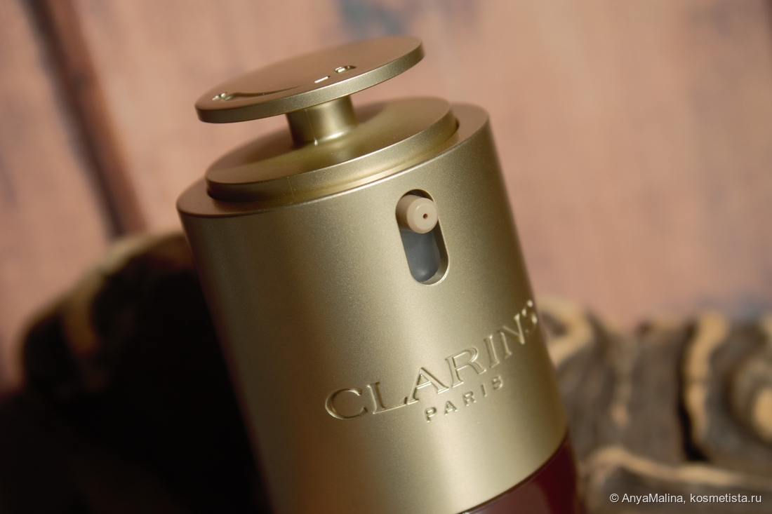 Clarins Double Serum Light Texture: колесо сверху для выбора дозировки; возможность блокировки вместо колпачка