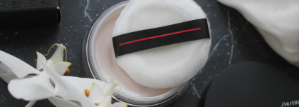 Голое платье Монро: сияющая невидимая пудра-вуаль Shiseido Synchro Skin Invisible Silk Loose Powder оттенок Radiant