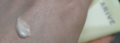 Яркие двойные стрелки, нюдовый макияж - когда можно не выбирать