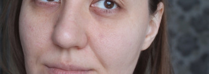 Яркие двойные стрелки, нюдовый макияж - когда можно не выбирать