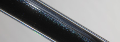 Самый эффектный провал года: реально черный блеск-сыворотка Isamaya Liplacq 2.0 Maximizing Lip Serum Beetle