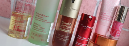 Тушь в стекле, двухфазный тон и изумрудные смоки - монобрендовый макияж Clarins