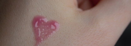 Тушь в стекле, двухфазный тон и изумрудные смоки - монобрендовый макияж Clarins