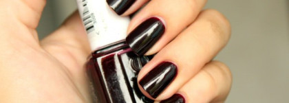 Классический Essie Wicked - красный или черный ?