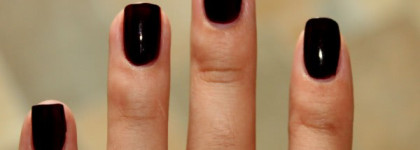 Классический Essie Wicked - красный или черный ?
